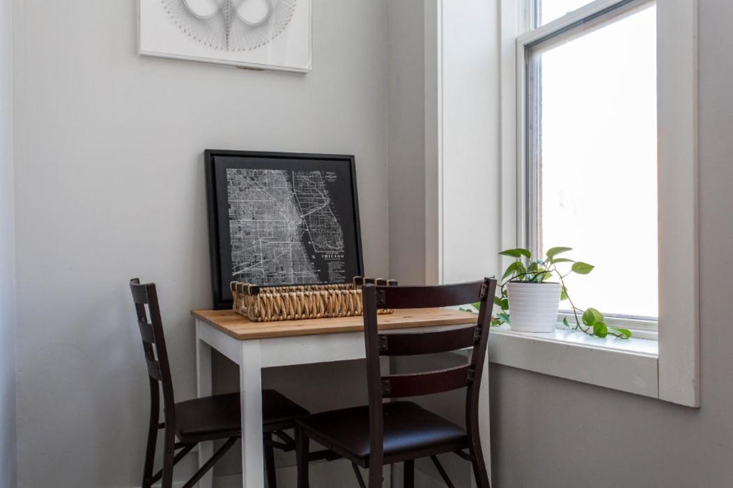 The Double Play - 1 Min Walk To Wrigley! Spacious 2Br - Perfect For Cubs Fans! Chicago Luaran gambar