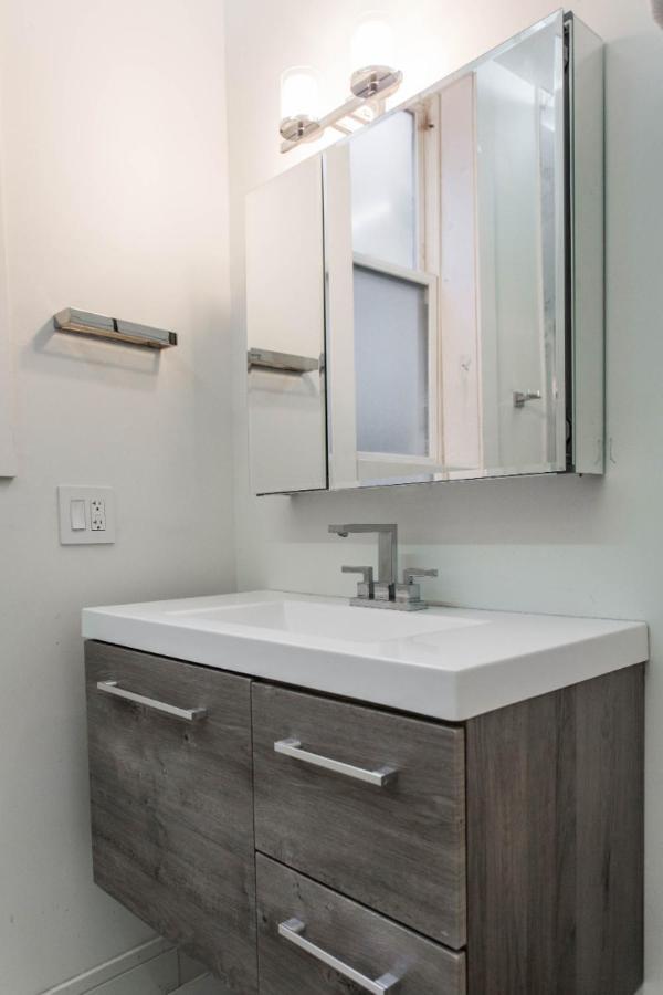 The Double Play - 1 Min Walk To Wrigley! Spacious 2Br - Perfect For Cubs Fans! Chicago Luaran gambar